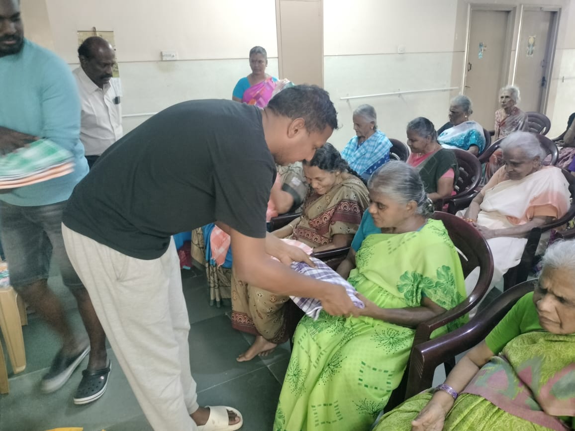 Old Age People : Clothes Distribution